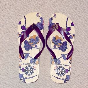 Tory Burch violet pansy flip flops 6 M